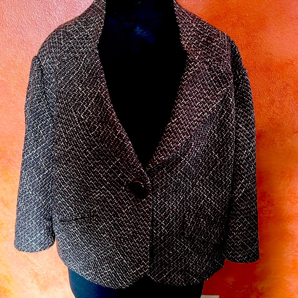 Tehari new cropped blazer w bell sleeves.